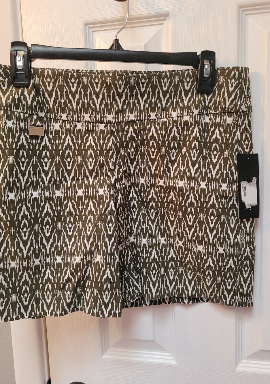 Women's Alex & Olivia Olive Green and White Shorts  Sz 6